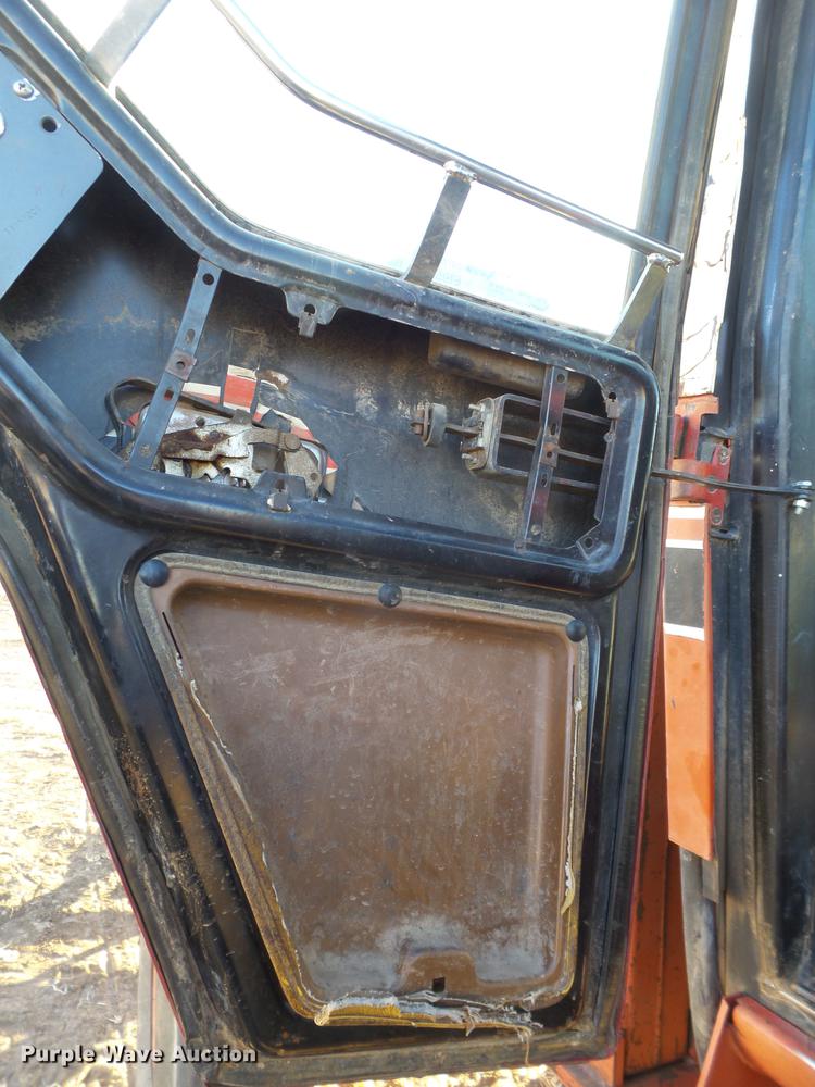 image for item EI9502 1981 International 1486 tractor