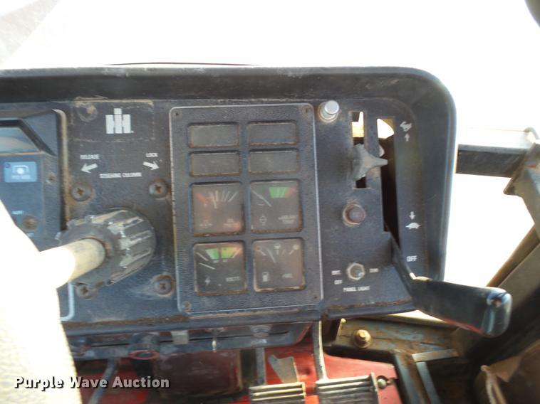 image for item EI9502 1981 International 1486 tractor