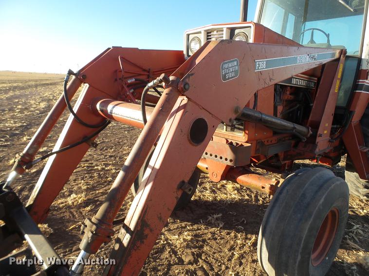 image for item EI9502 1981 International 1486 tractor