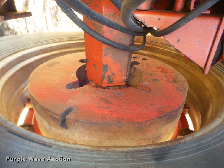 image for item EI9502 1981 International 1486 tractor