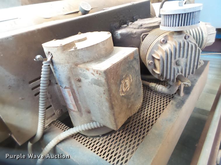 image for item EI9537 Pneuway MSV20 air compressor