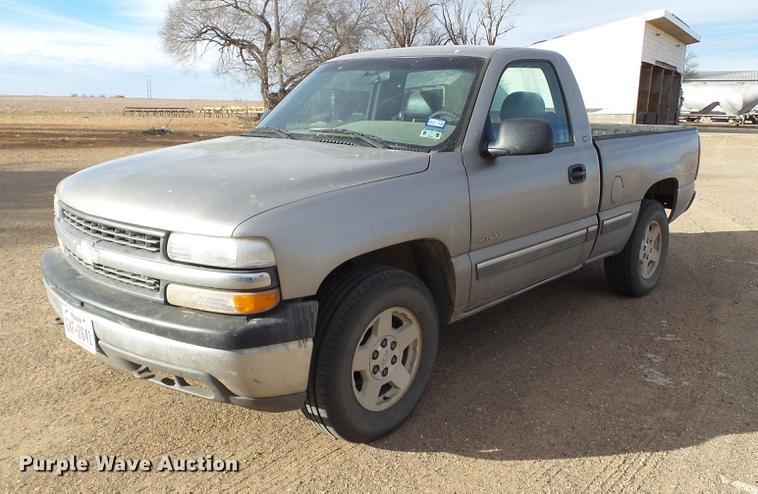 image for item EN9501 2000 Chevrolet Silverado 1500 pickup truck