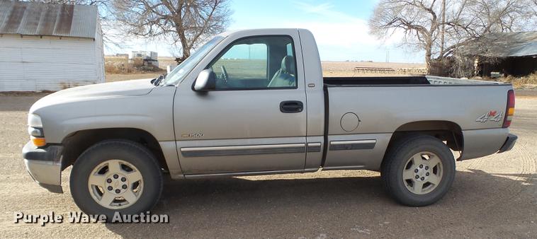image for item EN9501 2000 Chevrolet Silverado 1500 pickup truck
