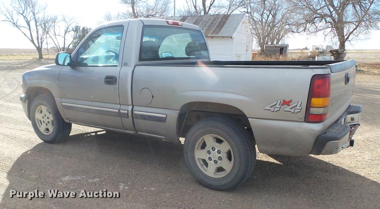 image for item EN9501 2000 Chevrolet Silverado 1500 pickup truck