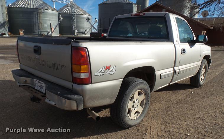 image for item EN9501 2000 Chevrolet Silverado 1500 pickup truck