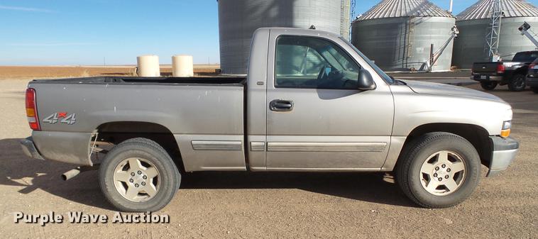 image for item EN9501 2000 Chevrolet Silverado 1500 pickup truck