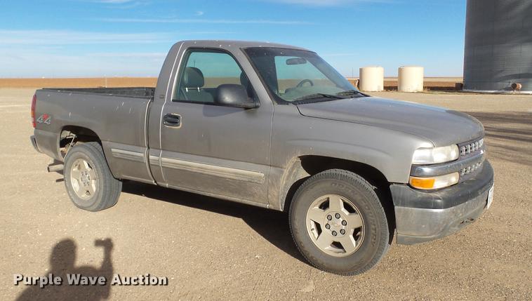 image for item EN9501 2000 Chevrolet Silverado 1500 pickup truck