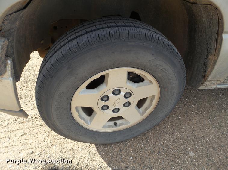 image for item EN9501 2000 Chevrolet Silverado 1500 pickup truck