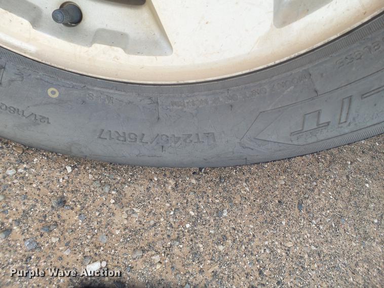 image for item EN9501 2000 Chevrolet Silverado 1500 pickup truck