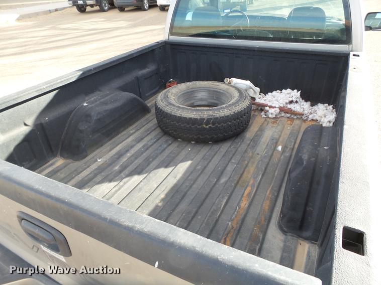 image for item EN9501 2000 Chevrolet Silverado 1500 pickup truck