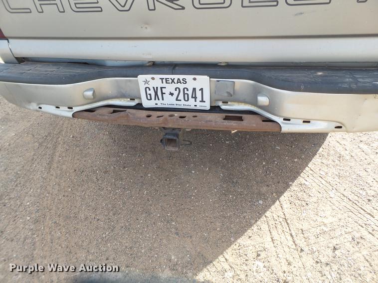 image for item EN9501 2000 Chevrolet Silverado 1500 pickup truck