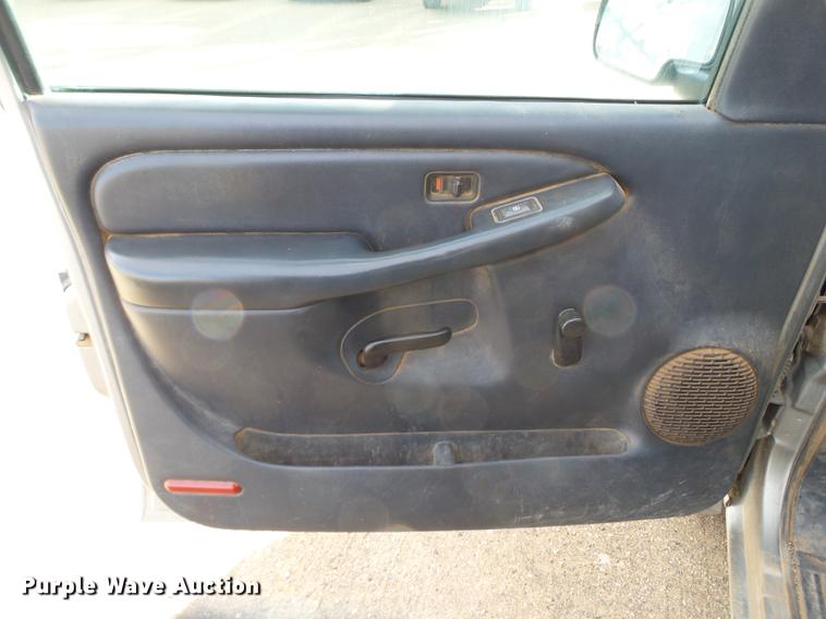 image for item EN9501 2000 Chevrolet Silverado 1500 pickup truck