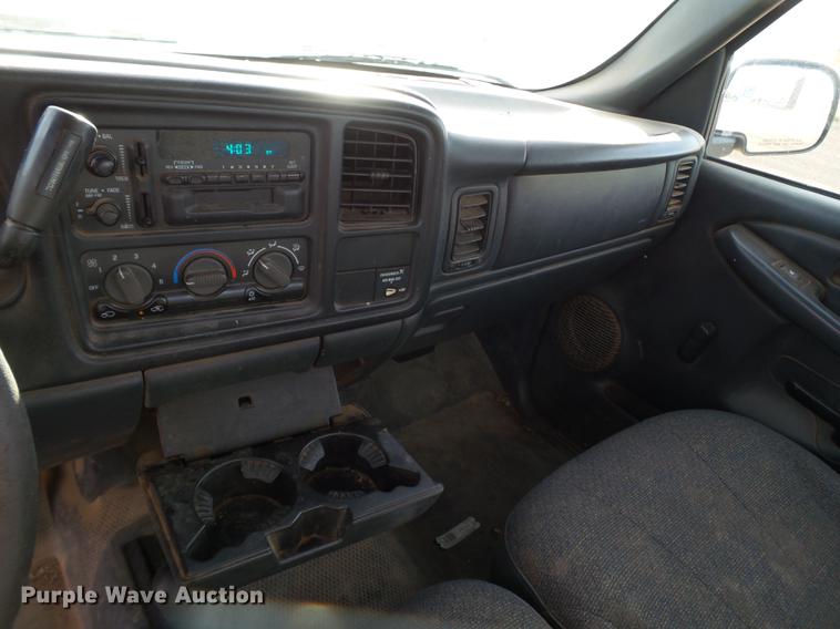 image for item EN9501 2000 Chevrolet Silverado 1500 pickup truck