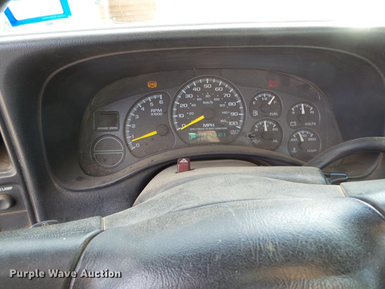 image for item EN9501 2000 Chevrolet Silverado 1500 pickup truck