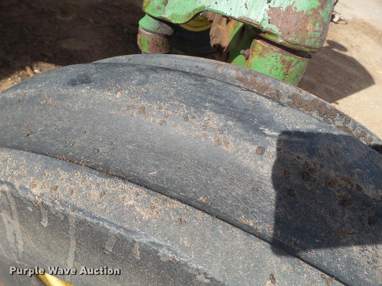 image for item EN9506 1977 John Deere 4230 tractor