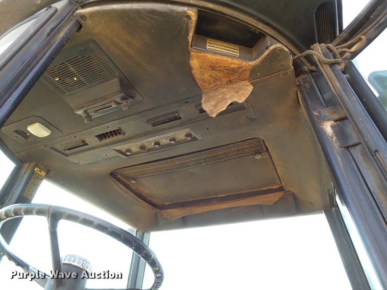 image for item EN9506 1977 John Deere 4230 tractor