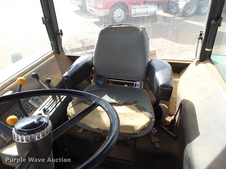 image for item EN9506 1977 John Deere 4230 tractor