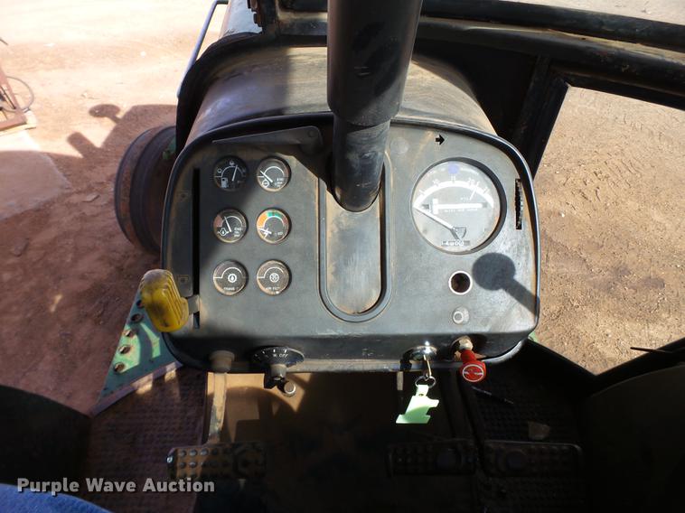 image for item EN9506 1977 John Deere 4230 tractor