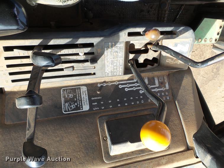 image for item EN9506 1977 John Deere 4230 tractor