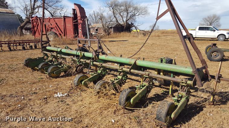 image for item EN9521 John Deere planter