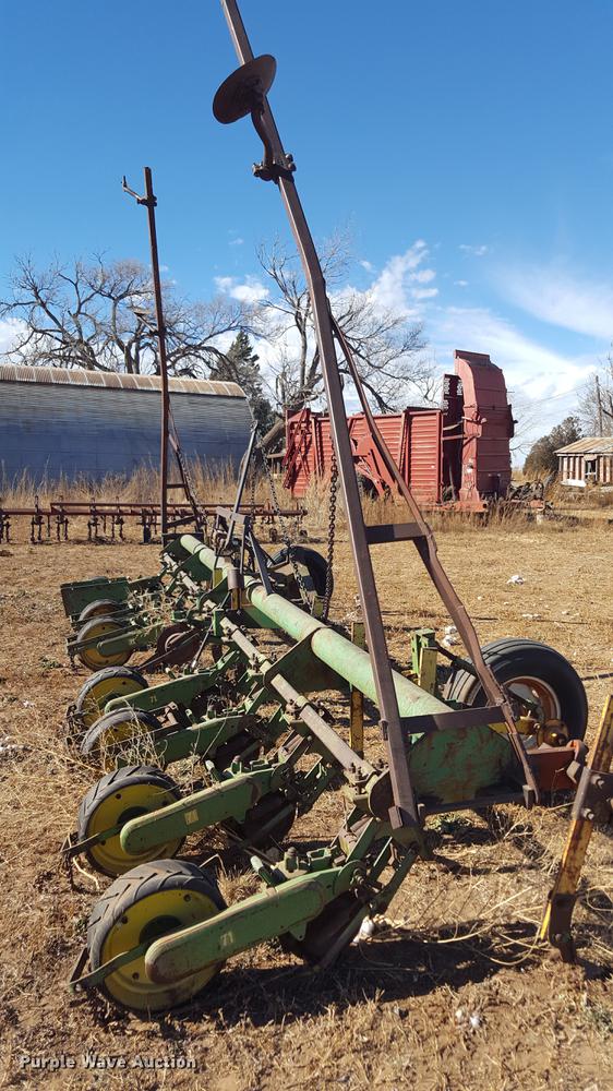 image for item EN9521 John Deere planter