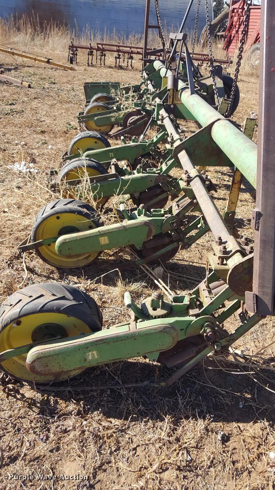image for item EN9521 John Deere planter
