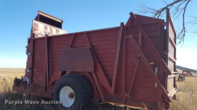 image for item EN9523 Hesston Stakhand 60B bale stacker