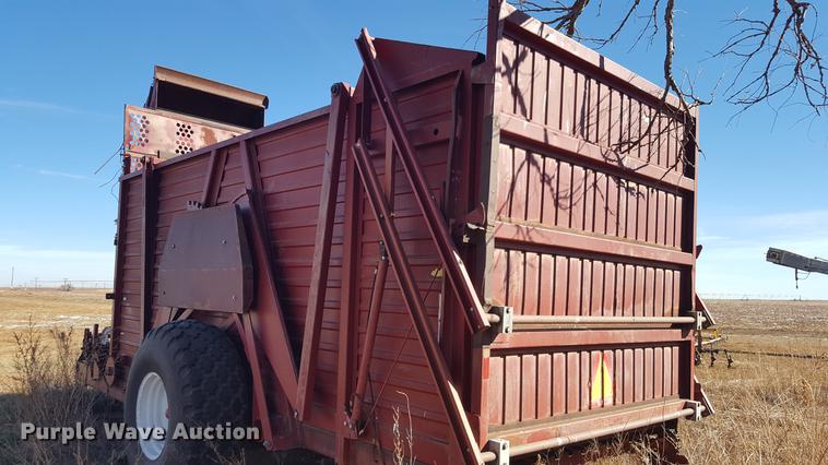 image for item EN9523 Hesston Stakhand 60B bale stacker