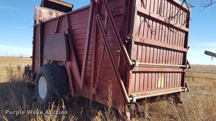 image for item EN9523 Hesston Stakhand 60B bale stacker