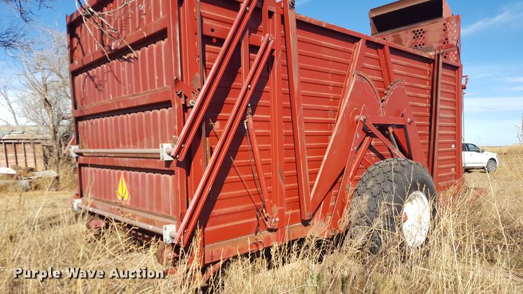 image for item EN9523 Hesston Stakhand 60B bale stacker