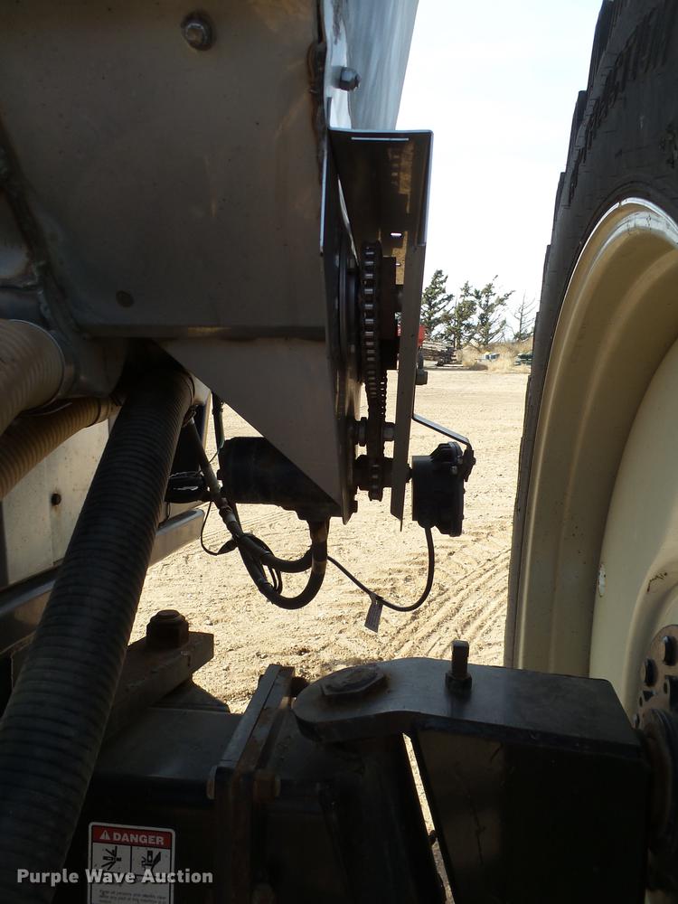 image for item G1026 Case IH Nutri-tiller 5310 strip till applicator