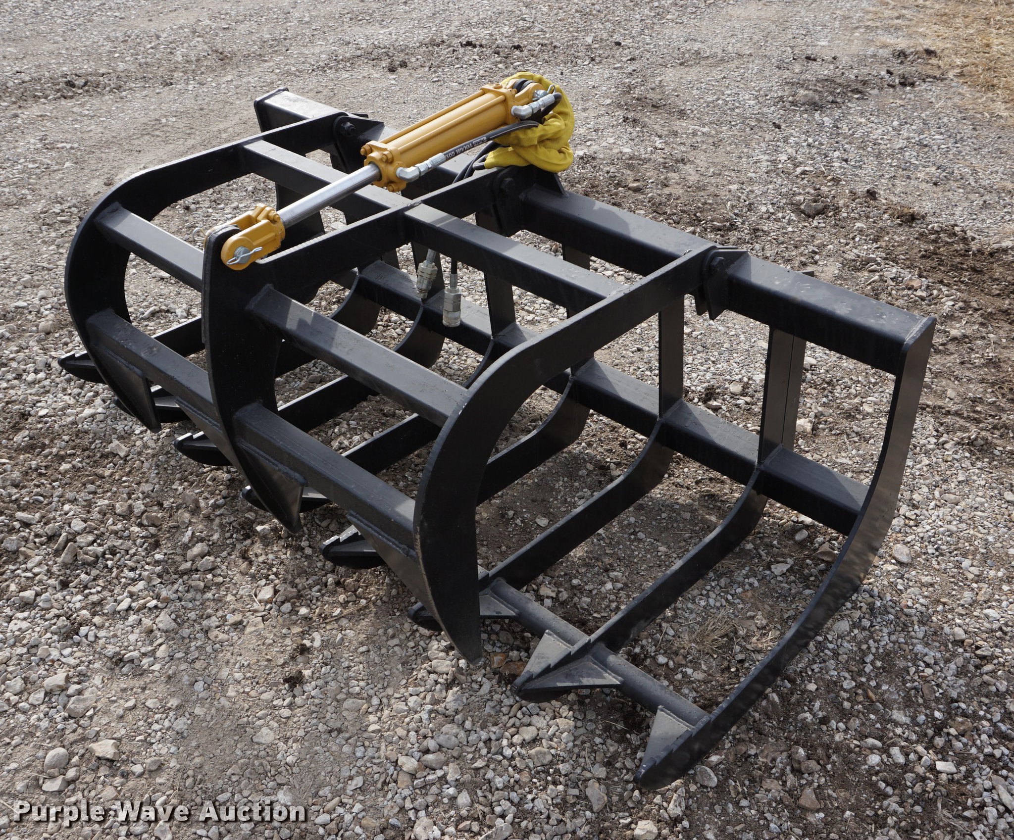 Skid steer grapple bucket in Eskridge, KS Item DB0358 sold Purple Wave