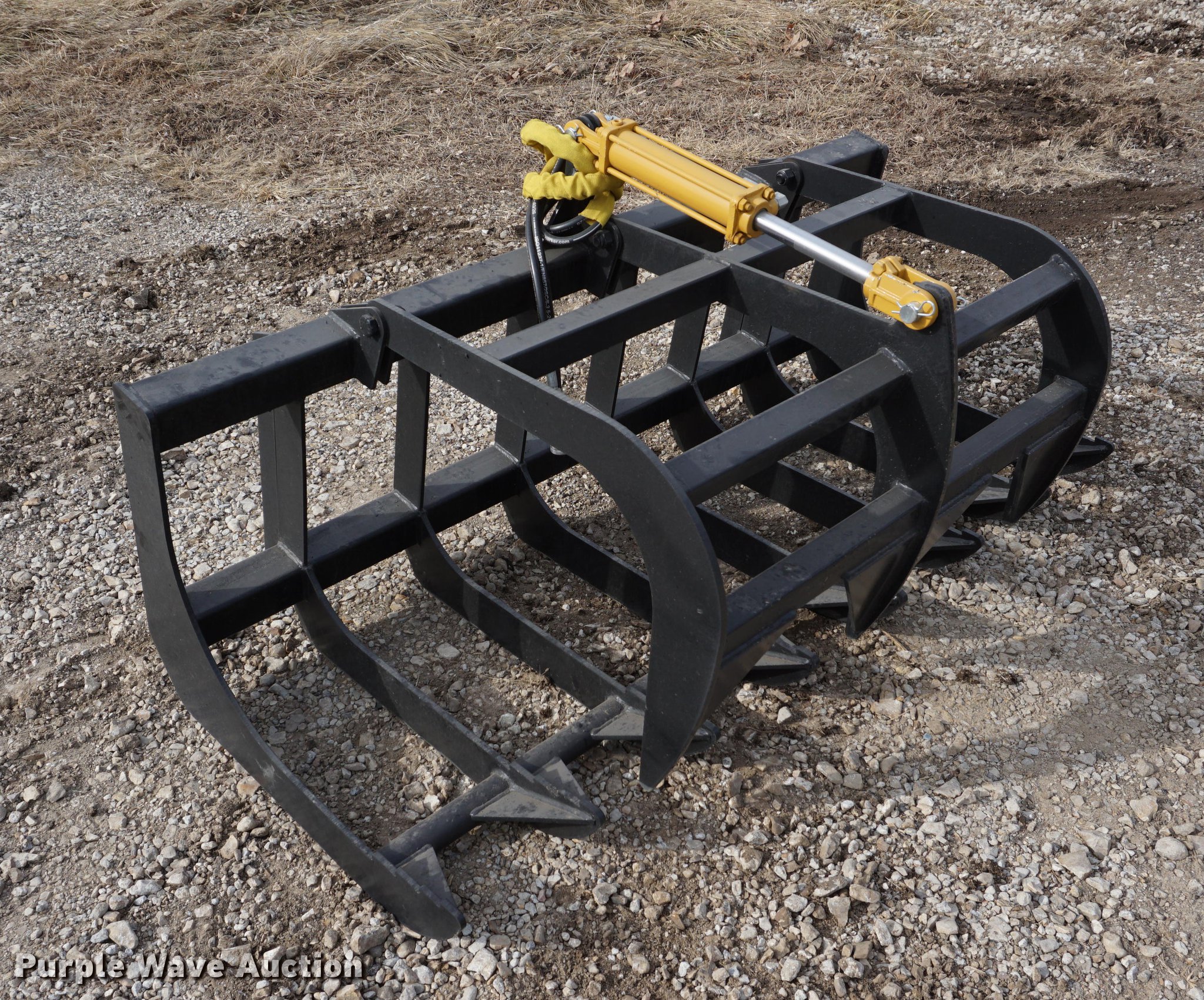 Skid steer grapple bucket in Eskridge, KS Item DB0358 sold Purple Wave