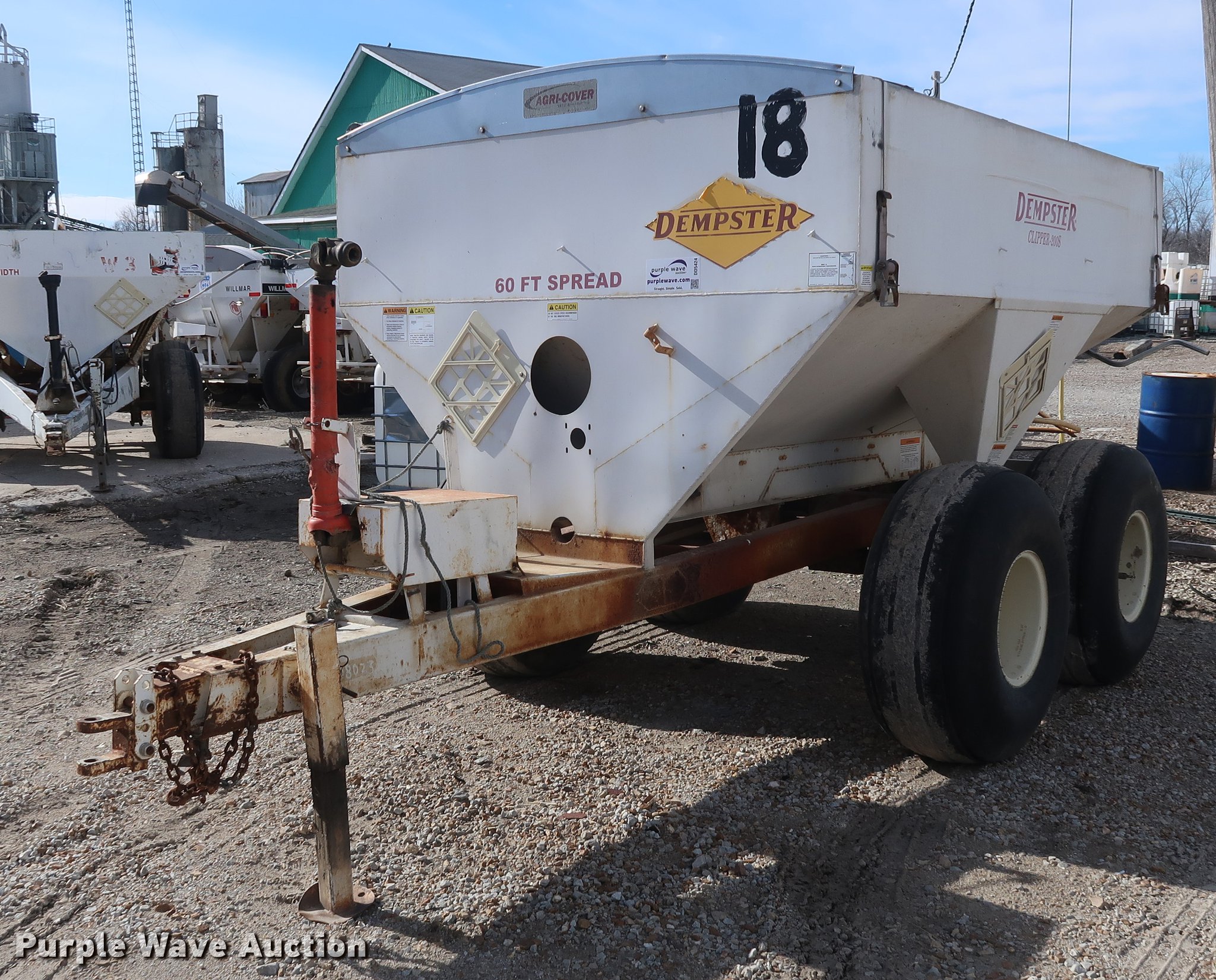 Dempster Clipper 200S fertilizer spreader in Sedalia, MO Item DD5424