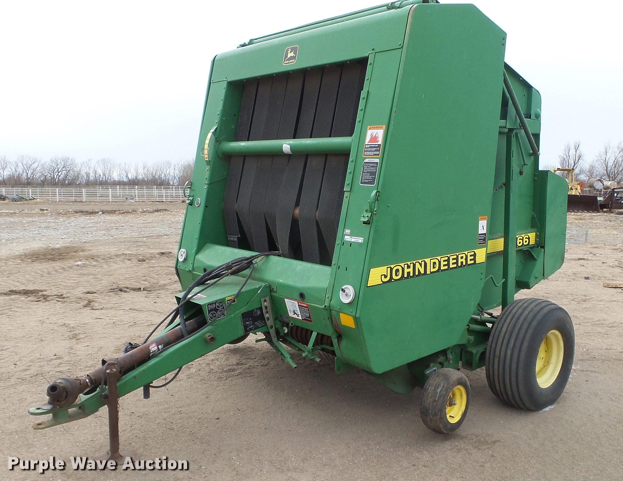 EC9629 image for item EC9629 John Deere 566 round baler