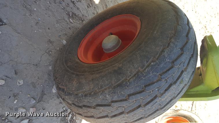 image for item BJ9778 2014 Claas 380 pickup head