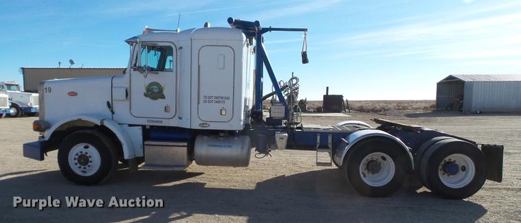 image for item BJ9795 2001 Peterbilt 378 semi truck