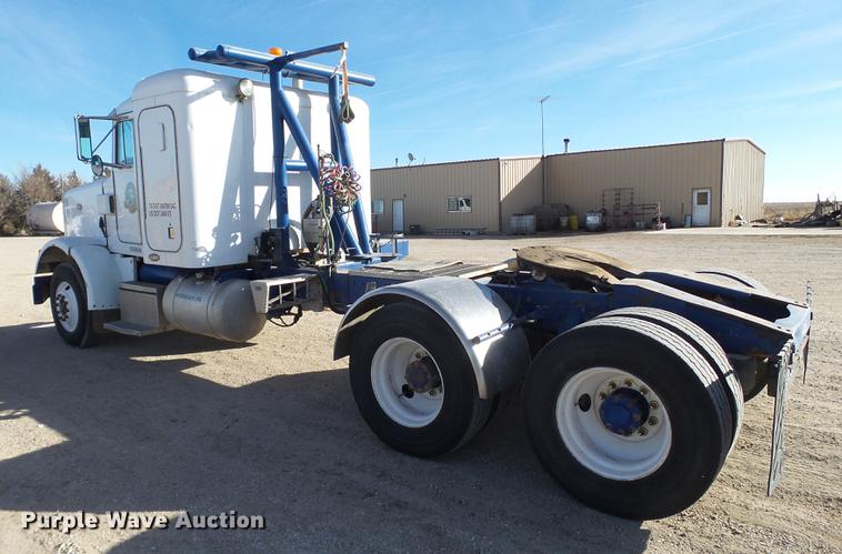 image for item BJ9795 2001 Peterbilt 378 semi truck