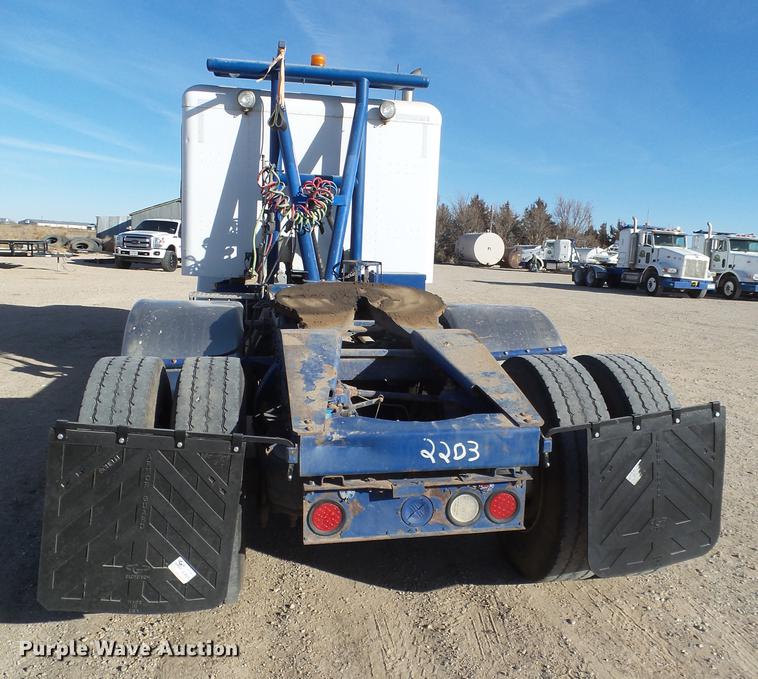 image for item BJ9795 2001 Peterbilt 378 semi truck