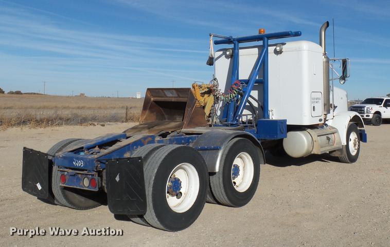 image for item BJ9795 2001 Peterbilt 378 semi truck