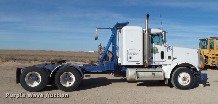 image for item BJ9795 2001 Peterbilt 378 semi truck