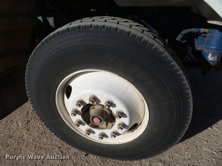 image for item BJ9795 2001 Peterbilt 378 semi truck