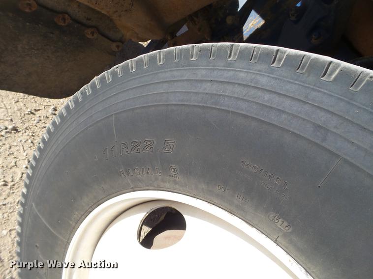 image for item BJ9795 2001 Peterbilt 378 semi truck