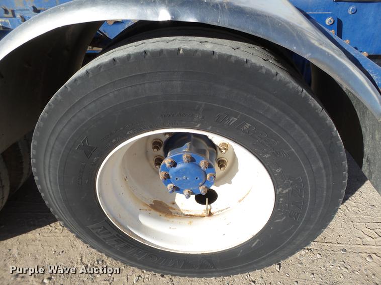 image for item BJ9795 2001 Peterbilt 378 semi truck