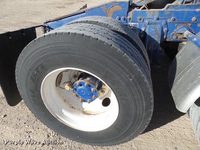 image for item BJ9795 2001 Peterbilt 378 semi truck