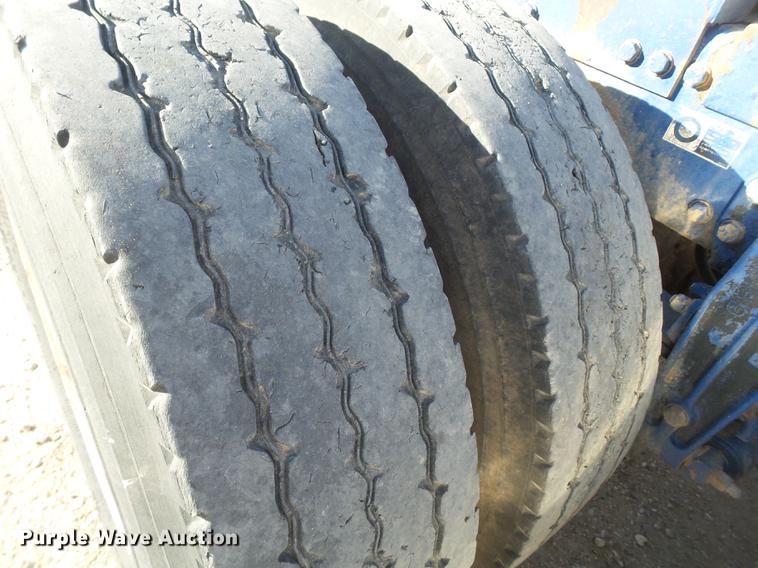 image for item BJ9795 2001 Peterbilt 378 semi truck