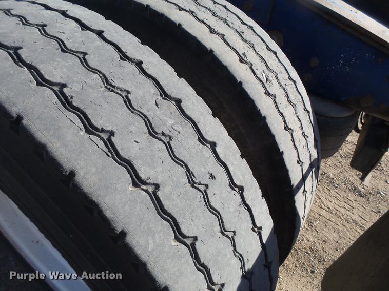 image for item BJ9795 2001 Peterbilt 378 semi truck