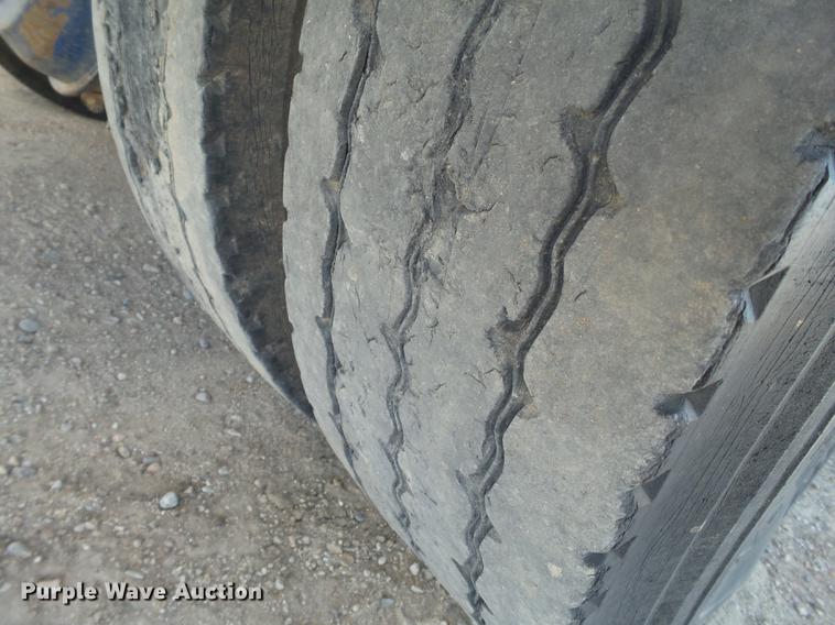 image for item BJ9795 2001 Peterbilt 378 semi truck