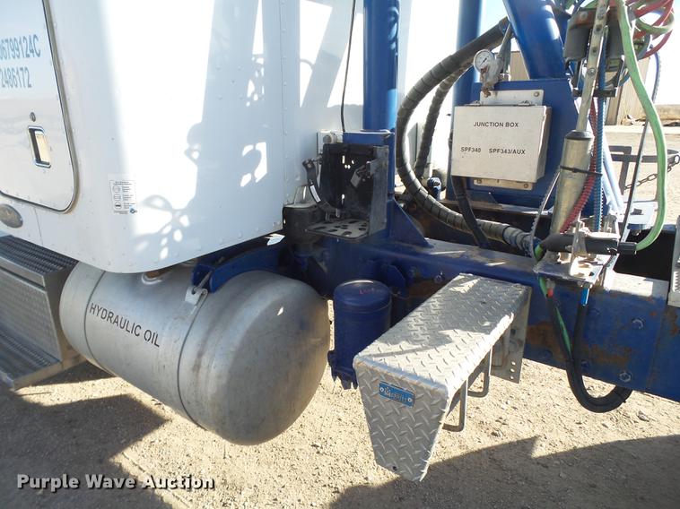 image for item BJ9795 2001 Peterbilt 378 semi truck