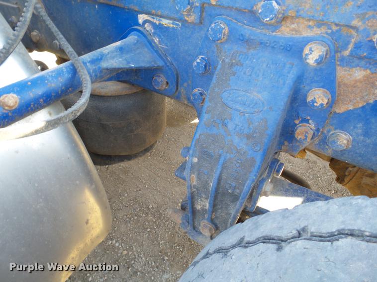 image for item BJ9795 2001 Peterbilt 378 semi truck